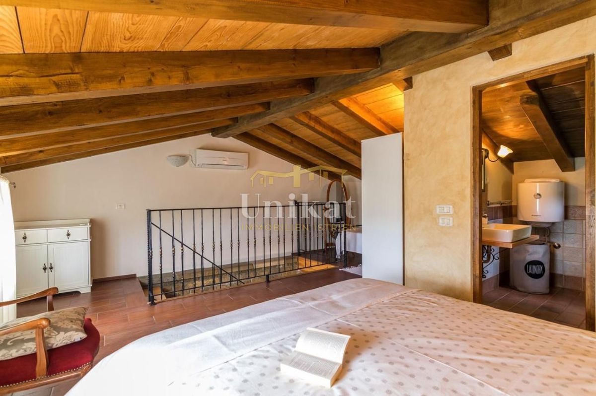 Casa in pietra ristrutturata con piscina e vista su Motovun